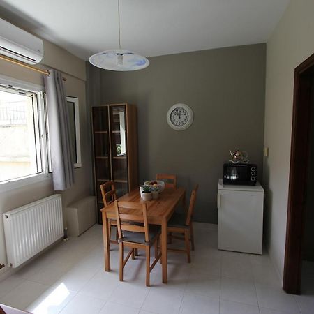 ארגוסטולי Cozy Apartment In The Heart Of The Town מראה חיצוני תמונה