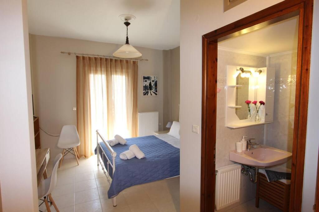 ארגוסטולי Cozy Apartment In The Heart Of The Town מראה חיצוני תמונה