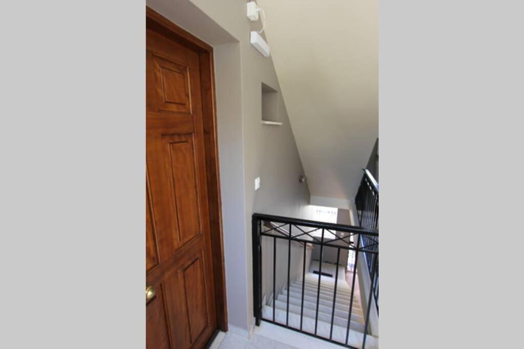 ארגוסטולי Cozy Apartment In The Heart Of The Town מראה חיצוני תמונה