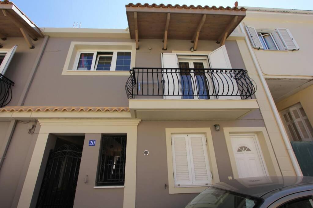 ארגוסטולי Cozy Apartment In The Heart Of The Town מראה חיצוני תמונה