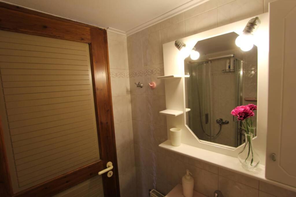 ארגוסטולי Cozy Apartment In The Heart Of The Town מראה חיצוני תמונה